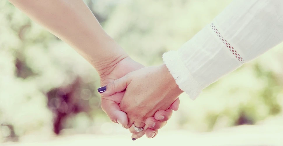 Fenomenul ce are loc în creierul a doi îndrăgostiţi atunci când se ţin de mână