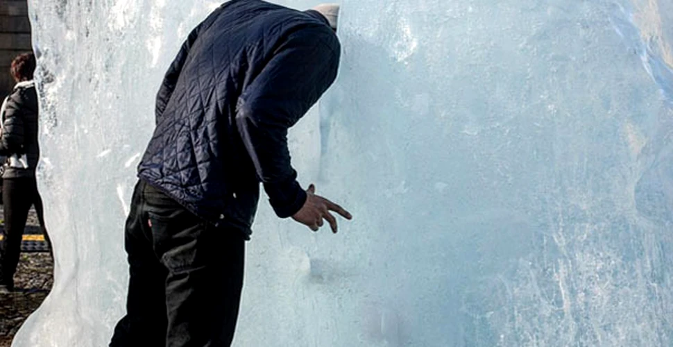 ÎNCĂLZIREA GLOBALĂ: Blocuri de gheaţă din Groenlanda, expuse la Paris cu ocazia conferinţei COP21 – FOTO, VIDEO