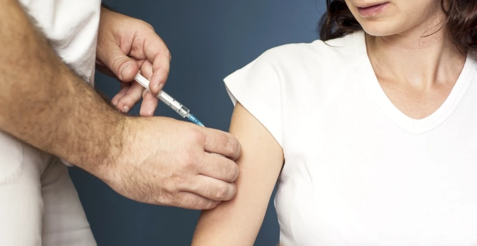 O femeie din Marea Britanie a devenit primul pacient căruia i-a fost administrat un vaccin anticancer