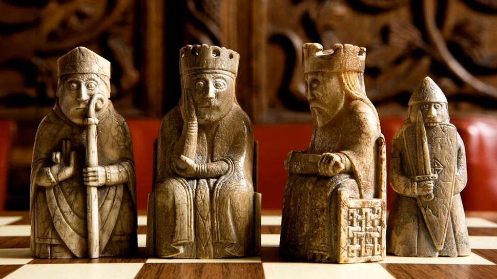 MISTERUL fascinantelor piese de şah ”Lewis”, descoperite acum 185 de ani – FOTO