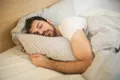 Poți slăbi dacă dormi mai mult. Care este durata optimă pentru somn?