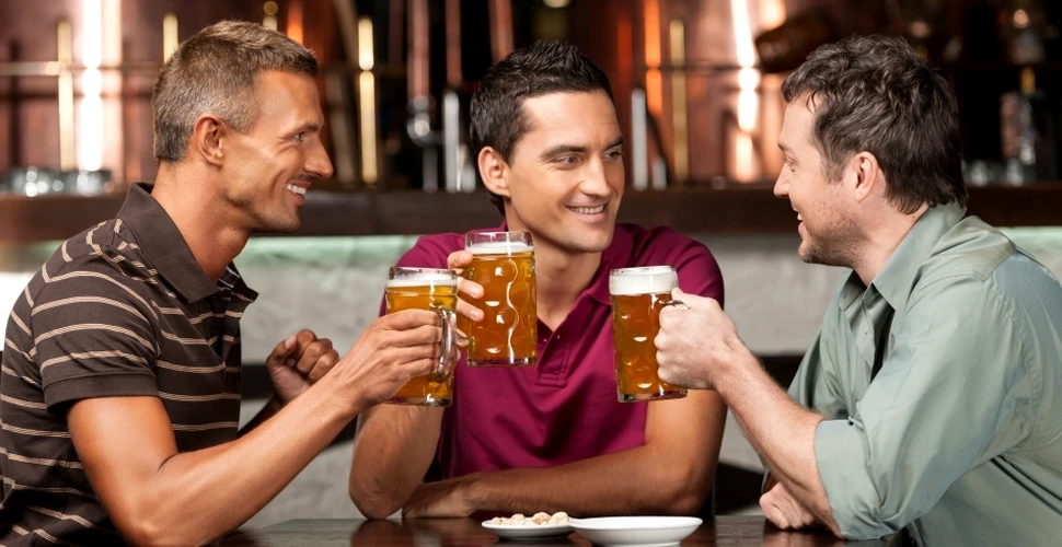 Scuza perfectă: de ce e bine pentru bărbaţi să meargă la bar?