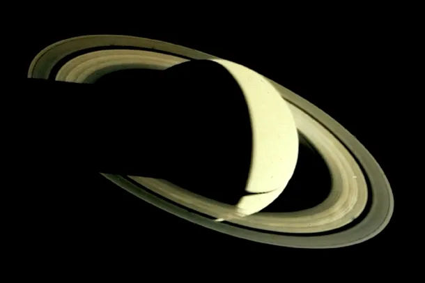 Voyager: 35 de ani de zbor printre planete