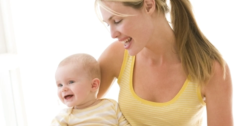 Bebeluşii alăptaţi până la 6 luni au şanse mai mici de a face astm