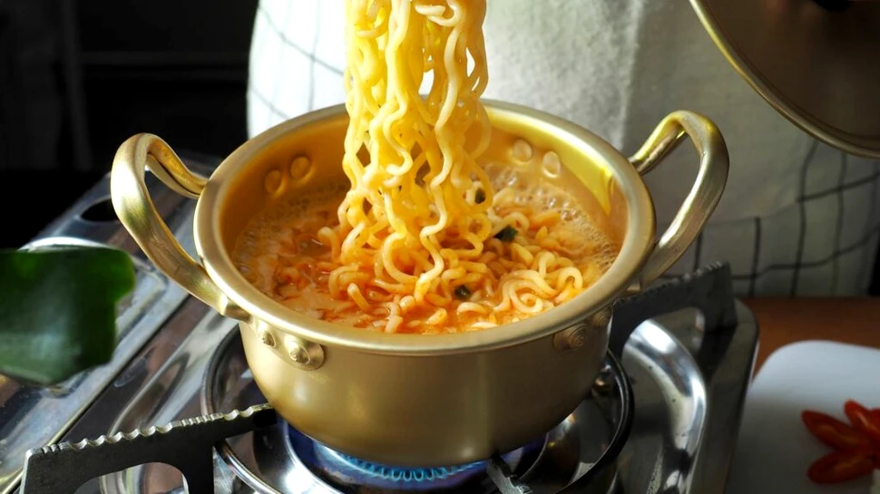 Test de cultură generală. Cine și cum a inventat tăițeii instant?