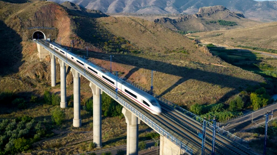 Cablurile de pe traseul trenului de mare viteză dintre Madrid și Barcelona au dispărut