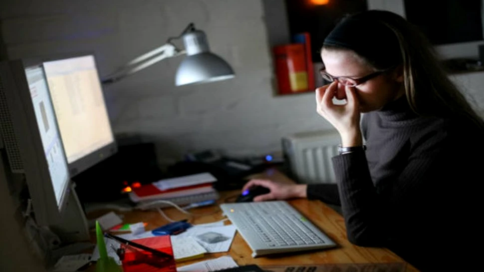 PERICOLUL major care îi paşte pe toţi cei care fac asta la serviciu. Avertisment lansat după ce au fost analizaţi 530.000 de oameni