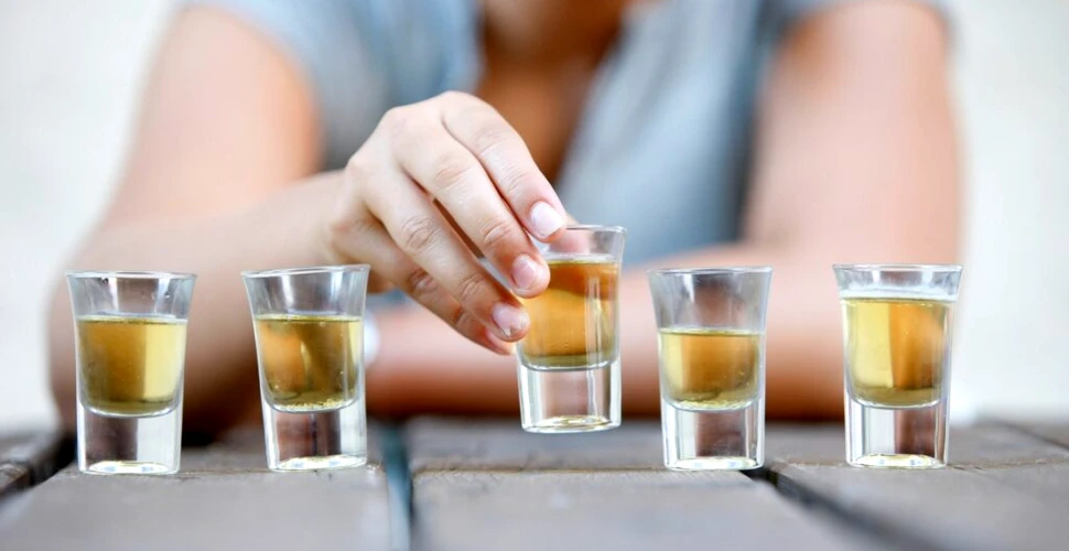 Alcoolul crește riscul de cancer și boli cardiovasculare chiar și atunci când este consumat în moderație
