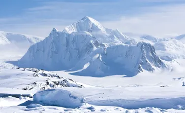 Relieful ciudat descoperit sub gheaţa din Antarctica. Pe aceşti munţi apa curge în sus (FOTO)