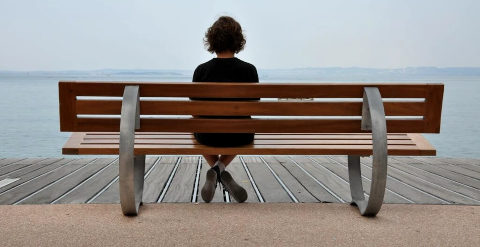 Singurătatea poate crește riscul de Parkinson