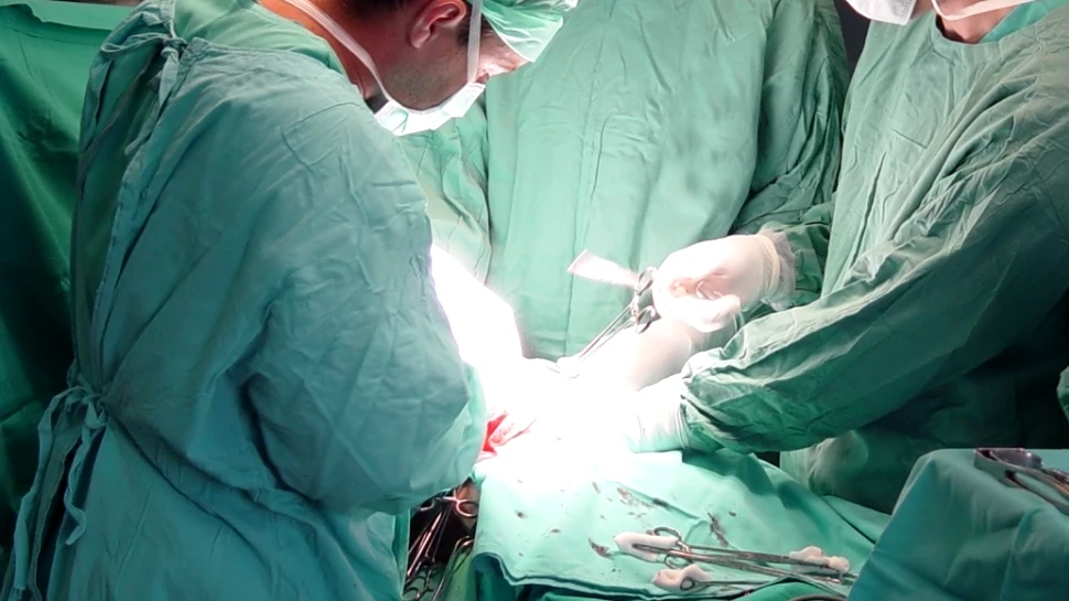 Premieră medicală: triplu transplant de membre!