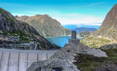 Centrala hidroelectrică, numită și „bateria de apă”, din Alpii Elvețieni este operațională