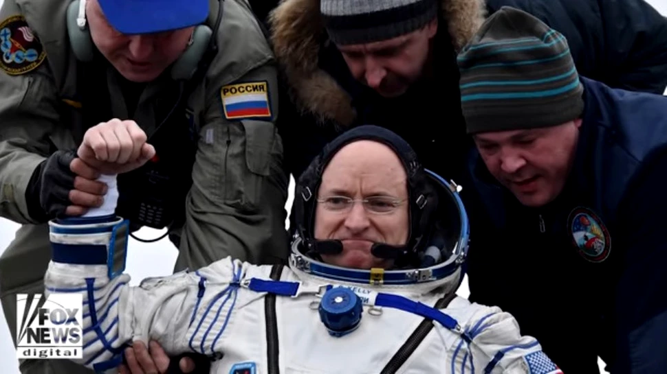 Povestea incredibilă a astronautului Scott Kelly: cea mai lungă perioadă petrecută în spaţiu şi drumul nebun înapoi pe Pământ. ”Este ca şi cum ai cădea în Cascada Niagara”