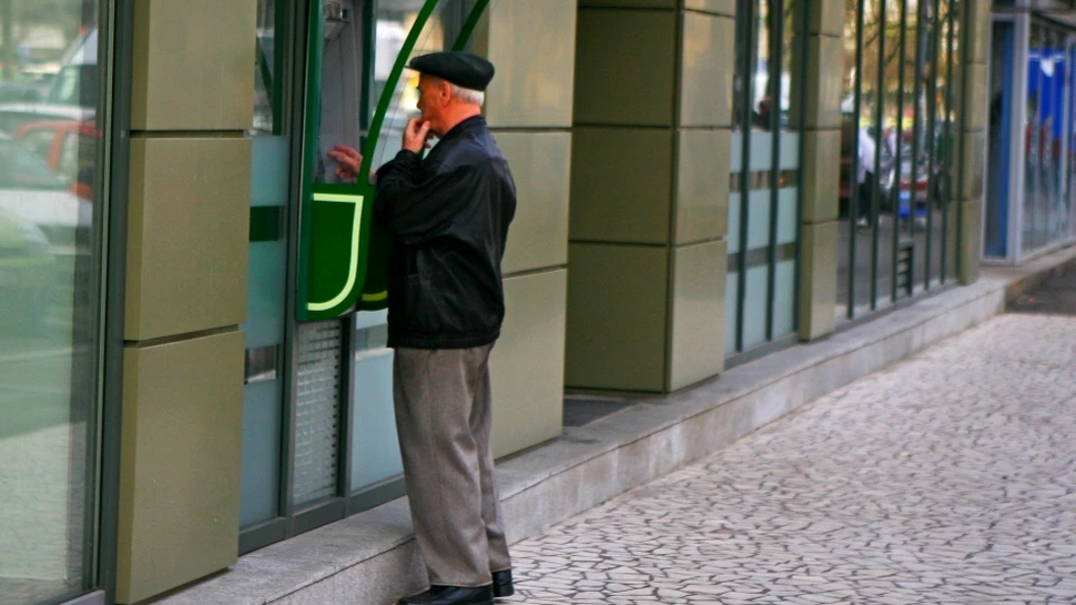 Cum să verifici dacă ATM-ul bancar are sau nu montate dispozitive pentru clonarea cardurilor