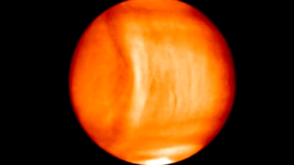 Astronomii au descoperit o „umflătură” uriaşă în atmosfera lui Venus