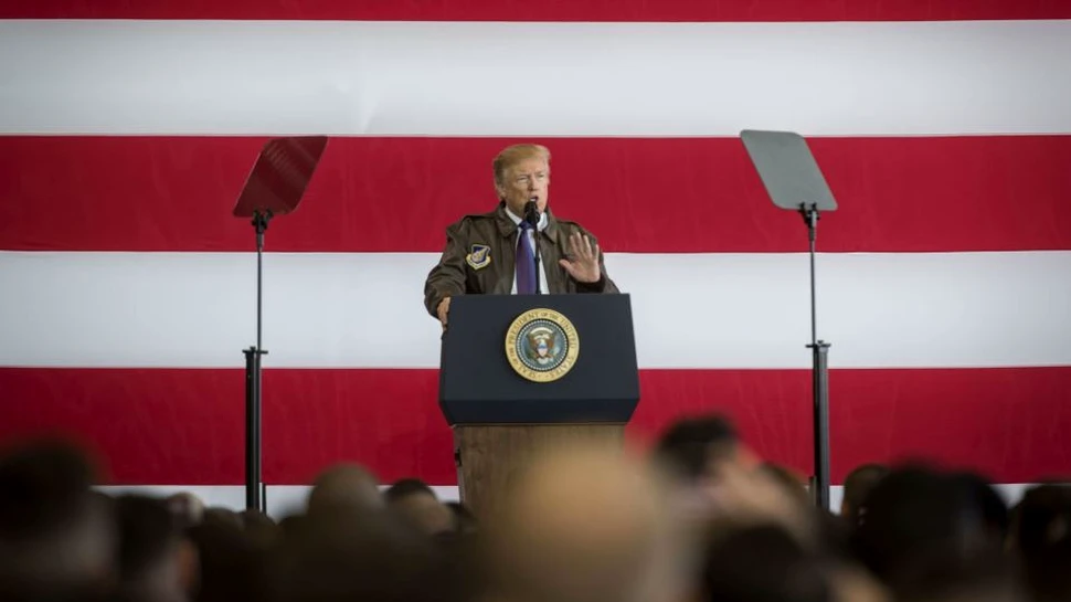 Iranul consideră că SUA este controlată de ”extratereştri înalţi şi albi”. Controversele unei poveşti care pare o glumă