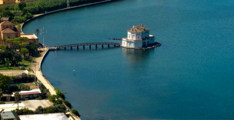 Arheologii italieni, uimiți după ce o vilă din epoca romană a ieșit la suprafață din Lacul Fusaro