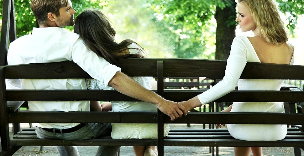 Cercetătorii au descoperit tipul de femeie cu care bărbaţii sunt predispuşi să înşele şi cauza infidelităţii
