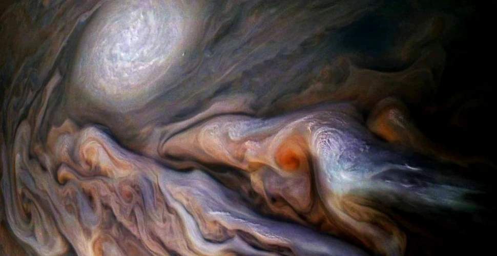 Aşa arată polii lui Jupiter. Sonda Juno a transmis noi imagini către Pământ
