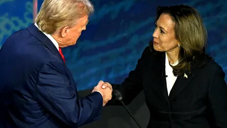 Ce au spus Kamala Harris și Donald Trump atunci când microfoanele erau oprite?