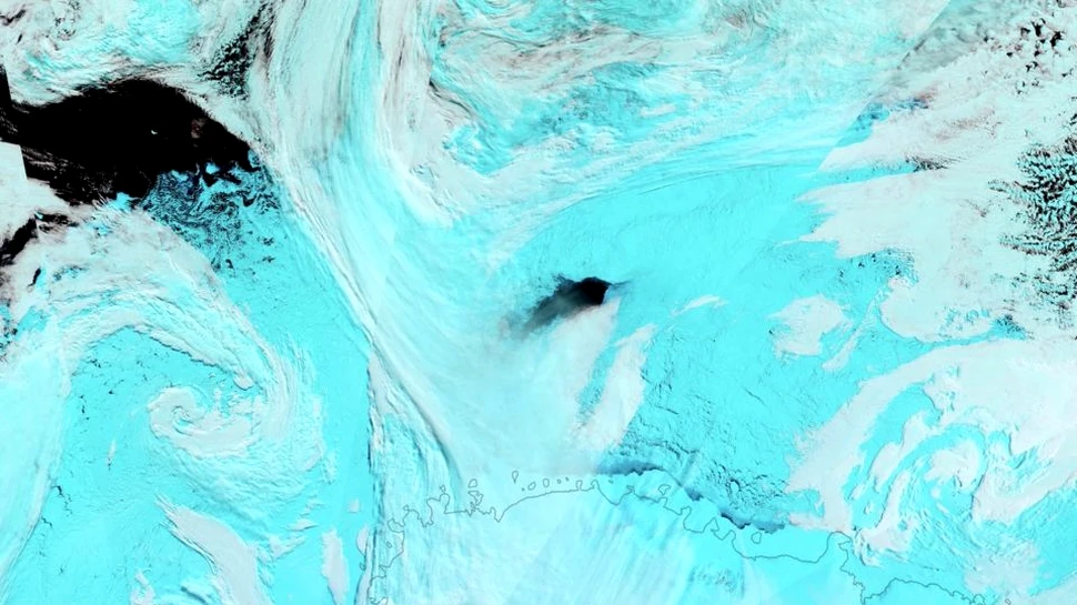 Oamenii de ştiinţă au găsit explicaţia pentru apariţia găurilor din gheaţa antarctică