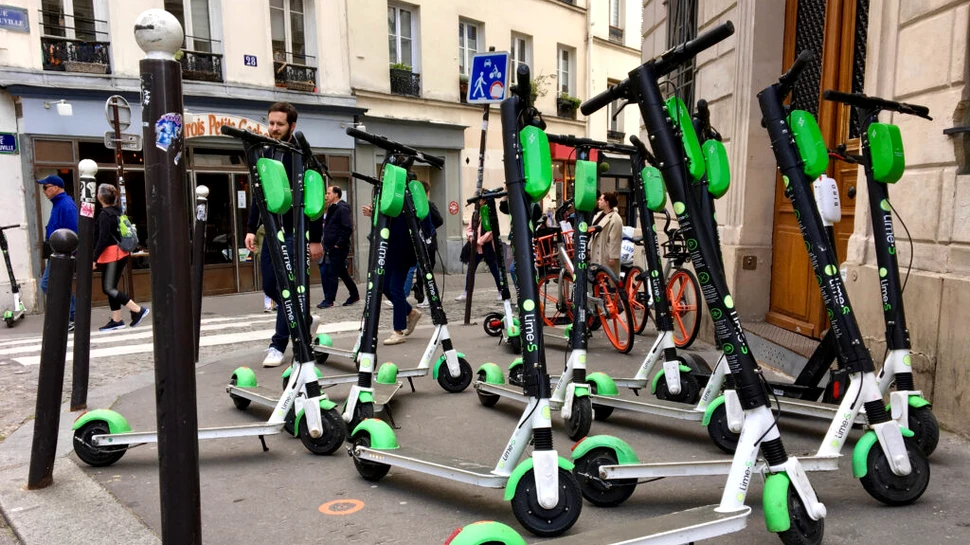 Trotinetele electrice închiriate au fost interzise în Paris
