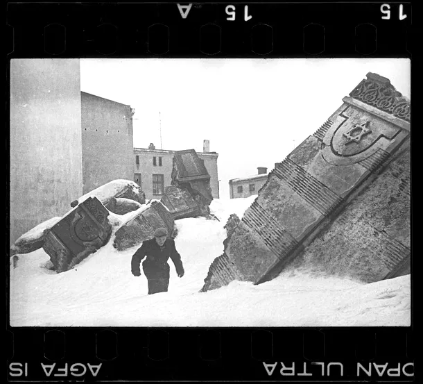 Imaginile îngropate de către un fotograf evreu în timpul Holocaustului