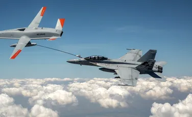 Marina SUA tocmai a folosit o dronă care a realimentat din zbor un avion de luptă Super Hornet