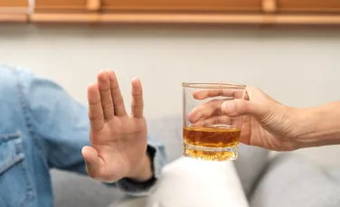 Ce se întâmplă în creier după ce renunți la alcool? Efectul neașteptat, dezvăluit de un nou studiu