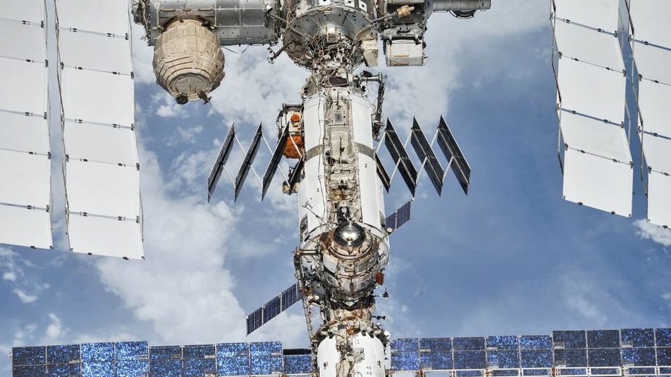 Rusia spune că totul e în regulă după ce a aruncat în aer un satelit, umplând orbita cu gunoi spațial mortal