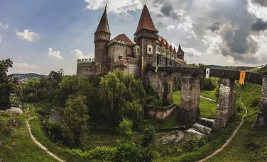 Castelul Corvinilor, capodopera arhitecturală din România, una dintre cele mai mari fortăreţe din Europa – Galerie Foto