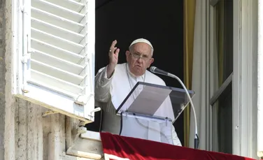 Papa Francisc rămâne internat din cauza unei pneumonii care i-a afectat ambii plămâni