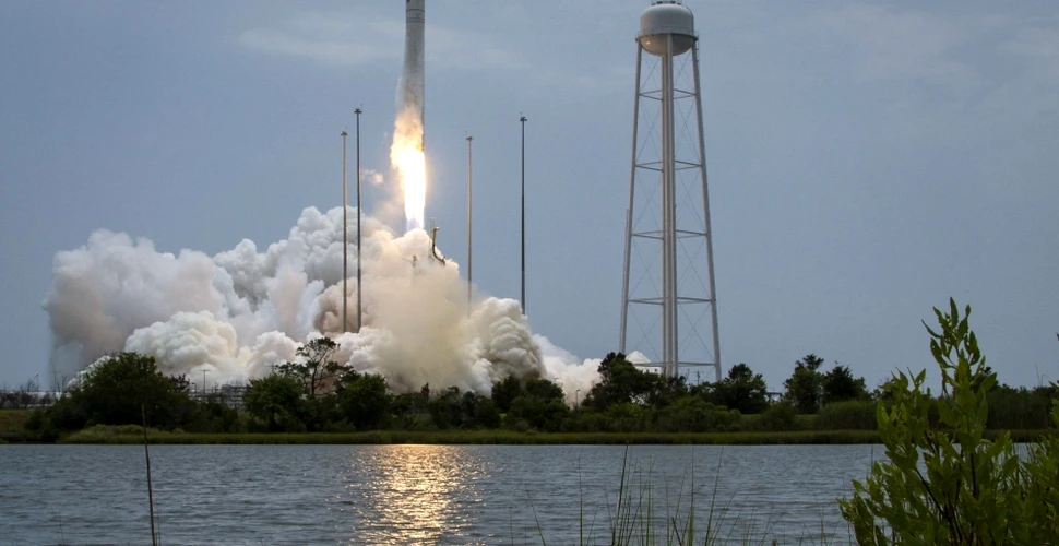 Un nou succes spaţial privat: Orbital Sciences Corporation a lansat capsula Cygnus către SSI (VIDEO)