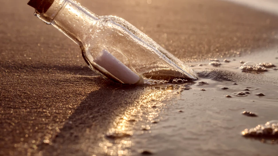 Un mesaj într-o sticlă aruncată în Oceanul Atlantic a ajuns la destinatar după 55 de ani