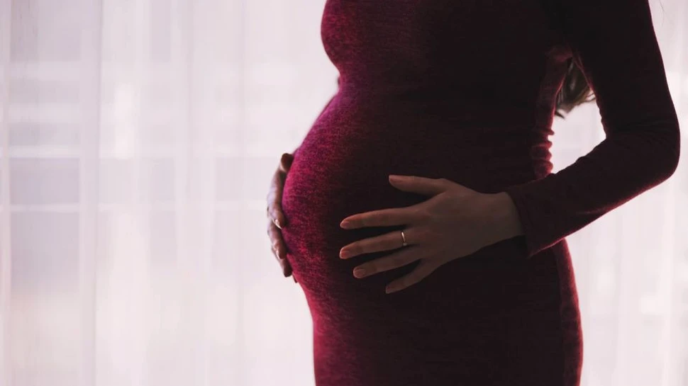 Statistică îngrijorătoare: Tot mai multe românce devin mame înainte de a împlini 19 ani