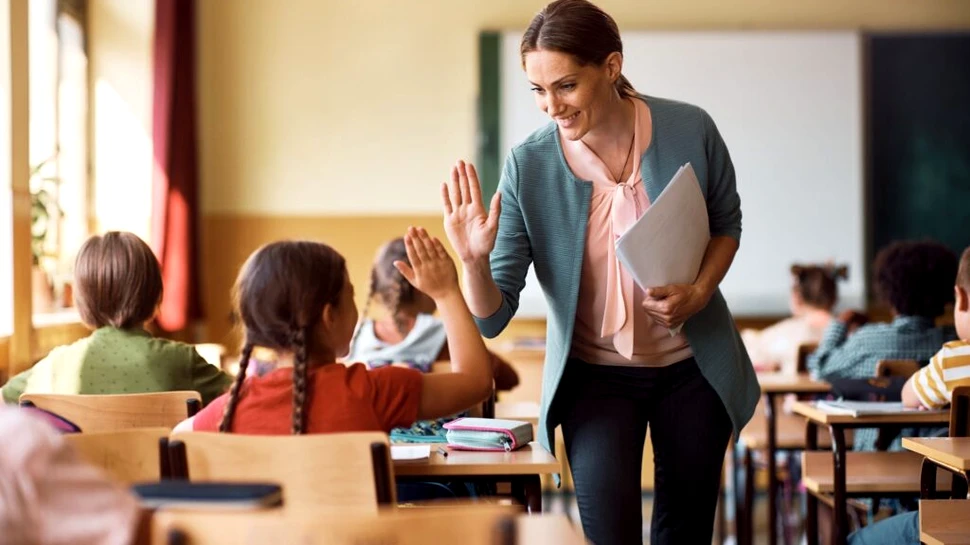 Care țări UE le oferă cei mai mulți bani profesorilor?