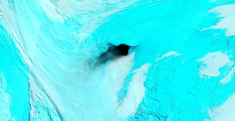 „Râuri invizibile din cer” lasă în urmă găuri uriașe în gheața din Antarctica. Cum explică cercetătorii fenomenul