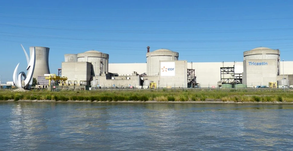 Franța își închide cea mai veche centrală nucleară. Francois Hollande a promis închiderea sa în urmă cu nouă ani