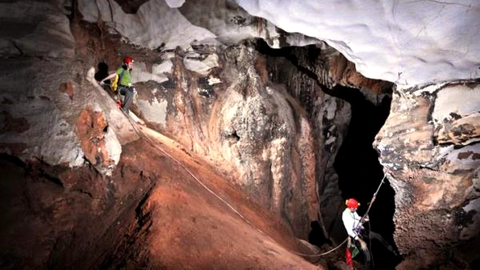 Expe Laos 2011: o săptămână de scufundări în peşteri inundate