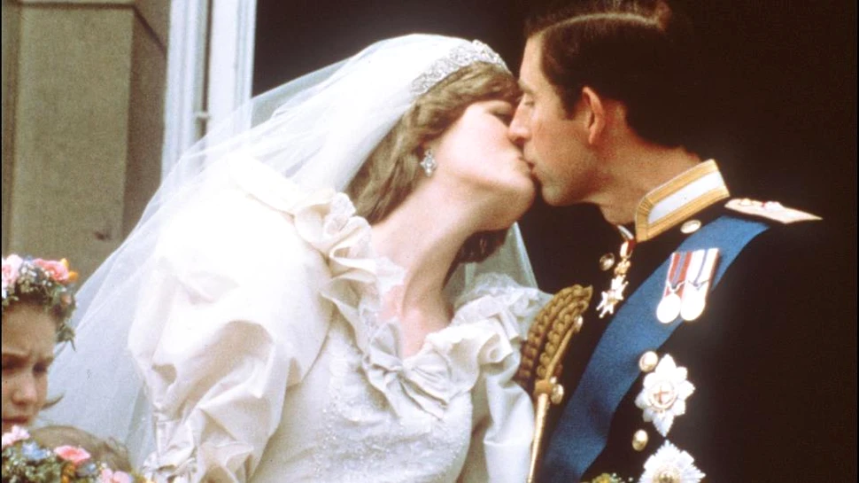 Prinţul Charles voia „cu disperare” să anuleze nunta cu Diana Spencer, în urma presiunilor tatălui său