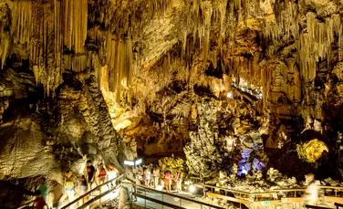 Cea mai vizitată peșteră din Spania a fost luminată de torțe timp de 41.000 de ani