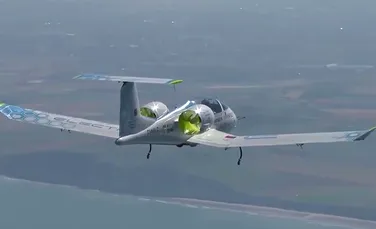 PREMIERĂ în aviaţie: Un avion electric a traversat Canalul Mânecii – VIDEO