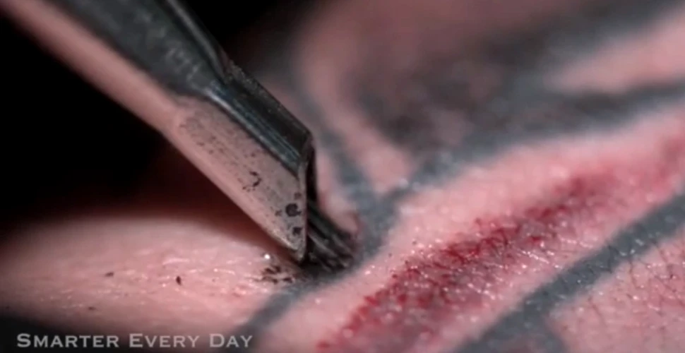 Ce se întâmplă cu pielea ta în timpul realizării unui tatuaj? (VIDEO)