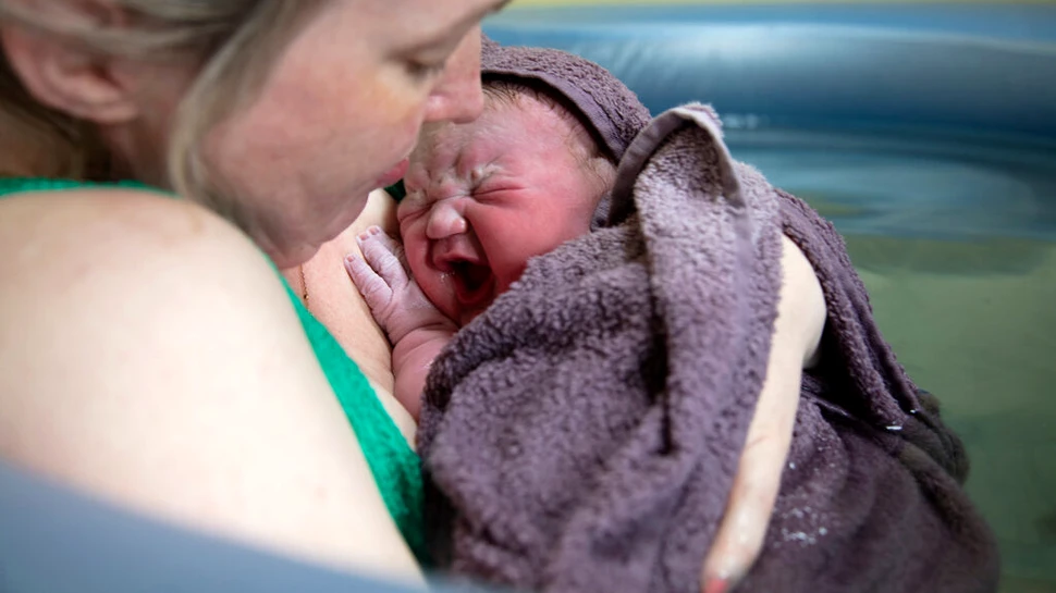 Mit demontat despre nașterea în apă. Ce au descoperit acum cercetătorii?