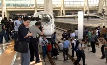 Trenul de mare viteză Beijing-Shanghai străbate 1.318 km în mai puţin de 5 ore (VIDEO)