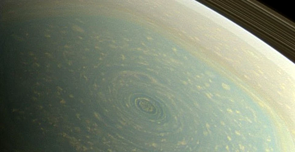 NASA a publicat imagini UIMITOARE cu furtunile hexagonale de pe Saturn – FOTO