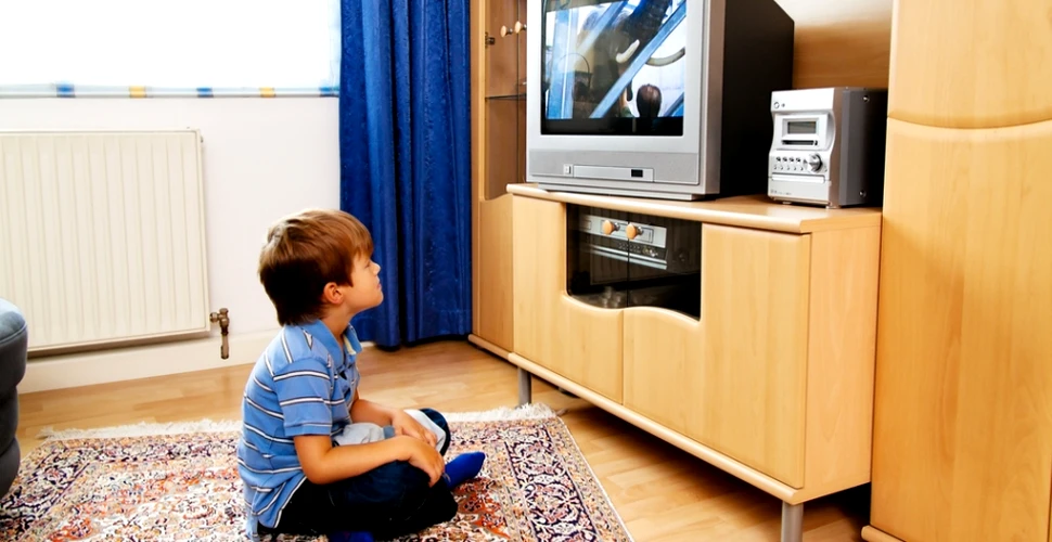 Copiii petrec mult timp în faţa televizorului. Ce programe preferă cei mici?