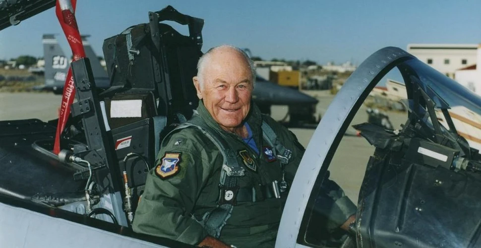 A murit pilotul Chuck Yeager, care a depăşit bariera sunetului acum 73 de ani