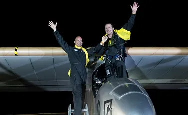 Avionul Solar Impulse a traversat SUA, zburând în premieră 24 de ore cu energie solară (GALERIE FOTO)