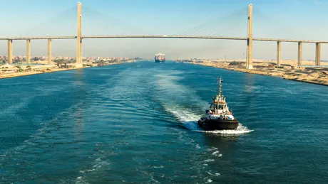 Navele americane ar trebui să treacă gratis prin canalele Panama și Suez, crede Donald Trump